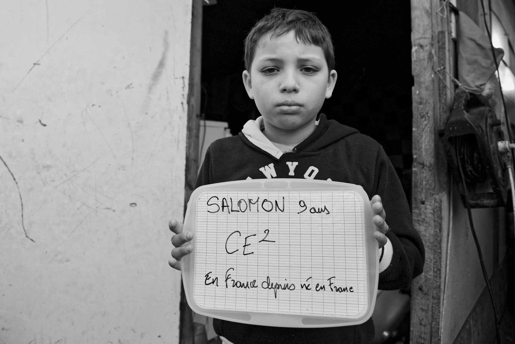 Salomon 9 ans jeune Roumain.
Roms et Bulgares dans un camps de 500 m² situé rue des Coquetiers, non loin du centre-ville à Bobigny(seine Saint Denis).